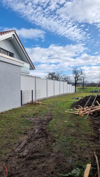 Fertigwand-Sichtschutzwand-zum-Nachbargrundstck-Modulare-Wandsysteme