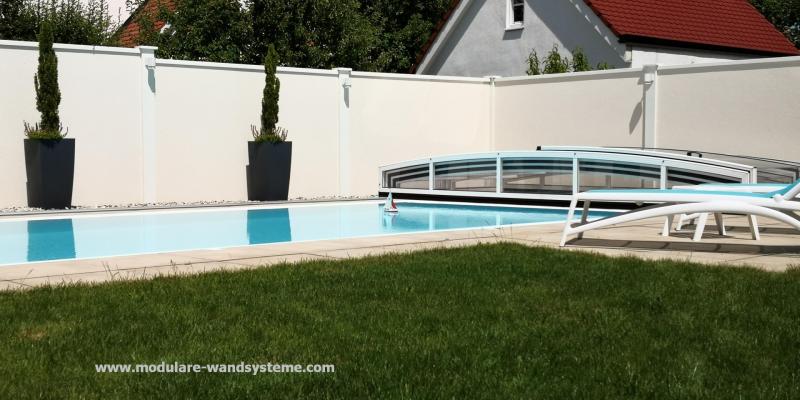 Modulare-Wandsysteme-Sicht-und-Windschutz-an-einem-Schwimmigpool