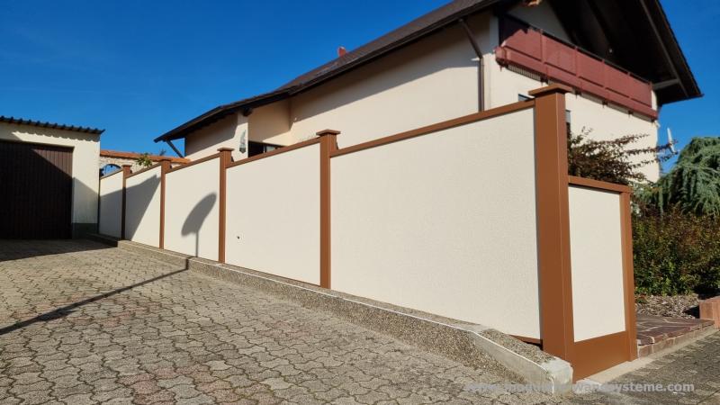 Modulare-Wandsysteme-Sichtschutz-farblich-ans-Haus-angepasst