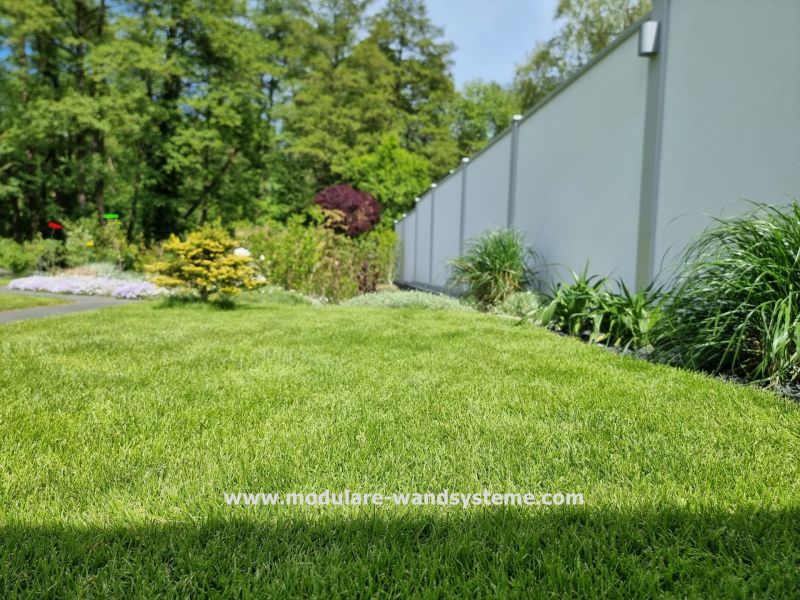 Sichtschutzwand-mit-Bepflanzung---Modulare-Wandsysteme