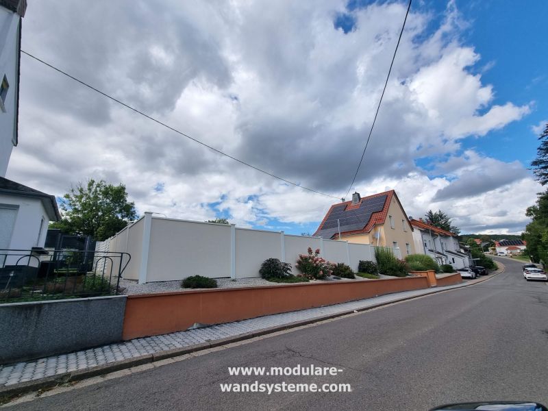 Sichtschutzwand-zur-Strassenseite