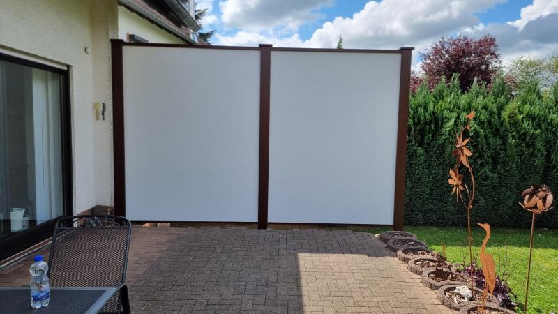 Terrasse-mit-Sicht--und-Windschutz-Modulare-Wandsysteme