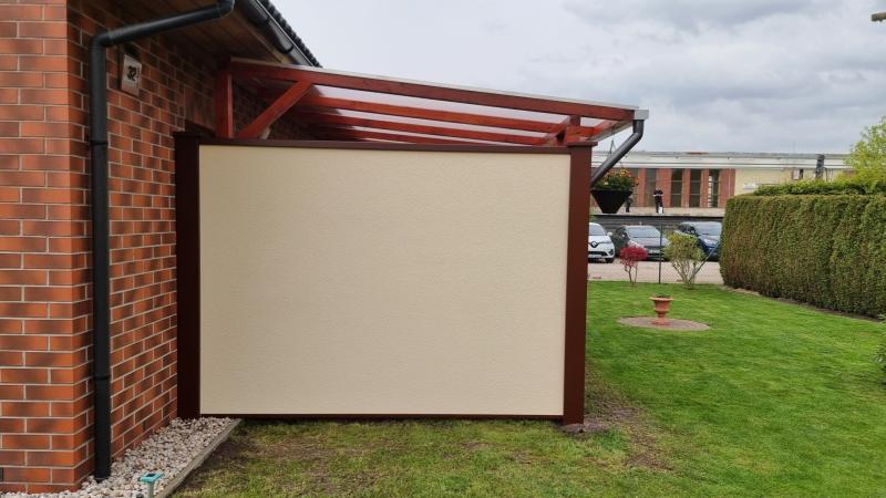 Terrassensichtschutz-direkt-neben-der-berdachung-Modulare-Wandsysteme