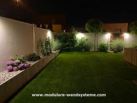 Modulare-Wandsysteme-Sichtschutzwand-beleuchtet-mit-Bepflanzung-und-L-Steinen