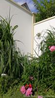Modulare-Wandsysteme-Sichtschutzwand-mit-Hohenversatz
