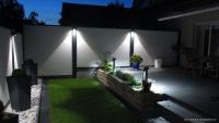 Modulare-Wandsysteme-mit-Beleuchtung-an-einer-Terrasse