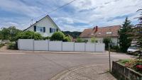 Modulare-Wandsysteme-Sichtschutzwand-Fertigwand-Variante-I-in-Stufen