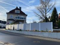 Sichtschutzwand-Modulare-Wandsysteme-mit-Pflanzstreifen