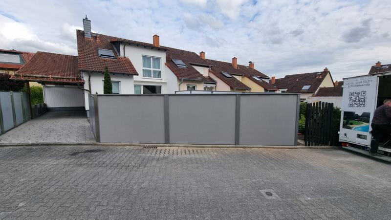 Modulare-Wandsysteme-Sichtschutz-Fertigwand-Variante-II-oben-gerade-unten-schrag-dem-Gelande-folgend