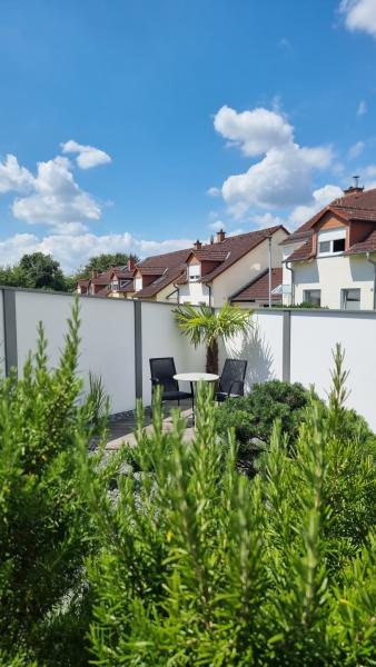 Garten-und-Terrasse-mit-Sichtschutz-Modulare-Wandsysteme
