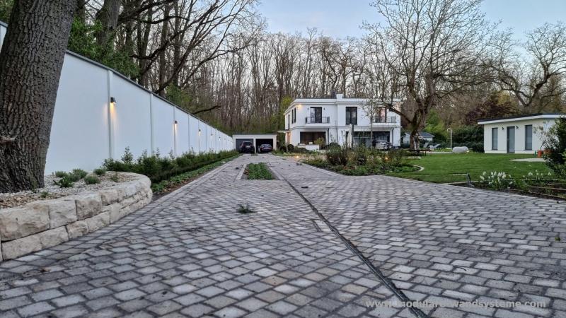Modulare-Wandsysteme-Bauhaus-Villa-mit-Sichtschutz-Variante-II