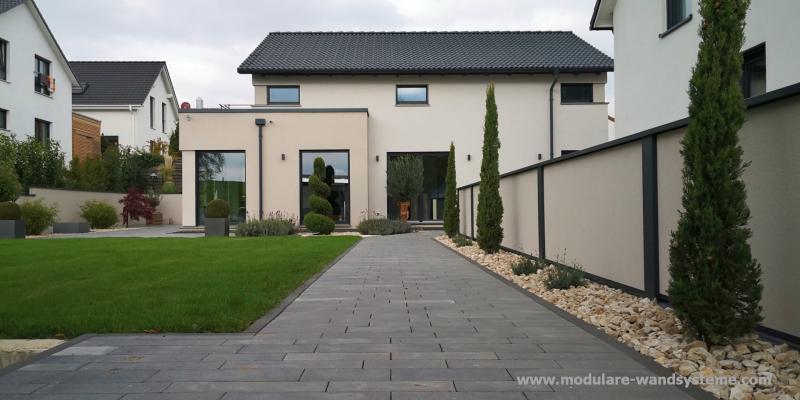 Modulare-Wandsysteme-Fertigwand-farblich-abgestimmt-auf-das-Haus
