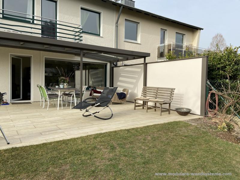 Modulare-Wandsysteme-Pfosten-Abdeckung-Variante-II-RAL-8014-mit-Glasdach