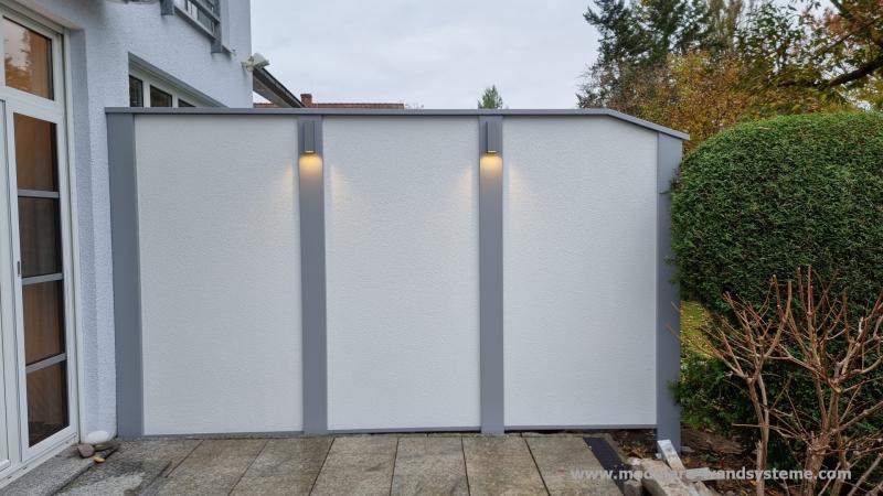 Modulare-Wandsysteme-Sichtschutz-zwischen-Terrassen-mit-Beleuchtung