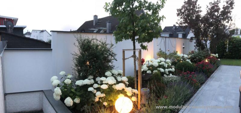 Modulare-Wandsysteme-Sichtschutzwand-Variante-II-Pfosten-und-Wand-wei-Abdeckung-7016