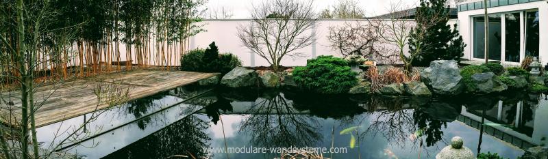 Modulare-Wandsysteme-Variante-2-hinter-einem-Koiteich