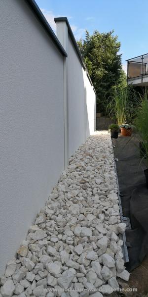 Modulare-Wandsysteme-Variante-II-mit-grobem-Kiesstreifen