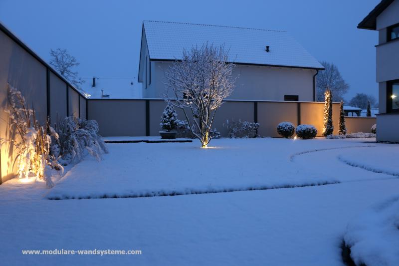 Modulare-Wandsysteme-Winteraufnahme-mit-Beleuchtung