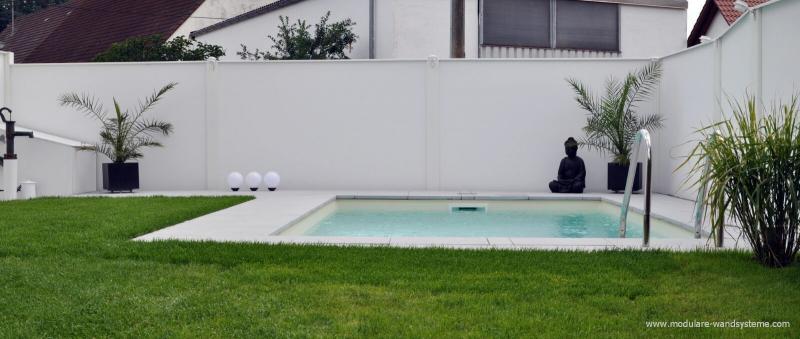 Modulare-Wandsysteme-als-Sichtschutz-am-Pool