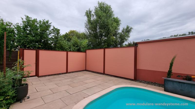 Modulare-Wandsysteme-mit-Tuere-farblich-angepasst-an-die-Garage