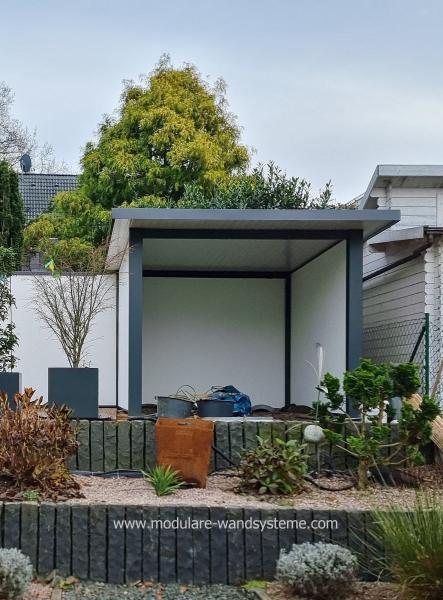 Modulare-Wandsysteme-Gartenhaus-mit-Sandwichdach-und-Wandelementen