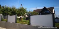 Modulare-Wandsysteme-mit-Doppelstabmattenzaun-im-Wechsel