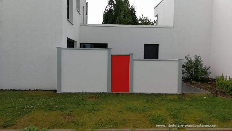 Modulare-Wandsysteme-Sichtschutz-in-zwei-Farben-mit-Alu-Rasenkante