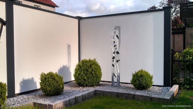 057SichtschutzwandmitKiesbettundSkulptur 057SichtschutzwandmitKiesbettundSkulptur