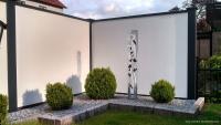 057SichtschutzwandmitKiesbettundSkulptur