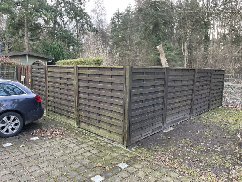 Sichtschutz-fr-einen-Mlltonnenbereich---vorher---Modulare-Wandsysteme