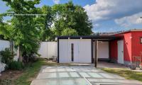 Modulare-Wandsysteme-mit-Gartenhaus-und-berdachung
