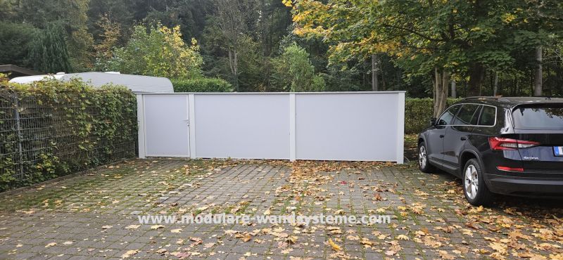 Sichtschutz-fuer-einen-Muelltonnenbereich-Modulare-Wandsysteme