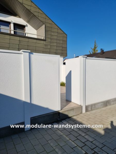 Sichtschutzwand-mit-Doppelfluegeltor--Modulare-Wandsysteme