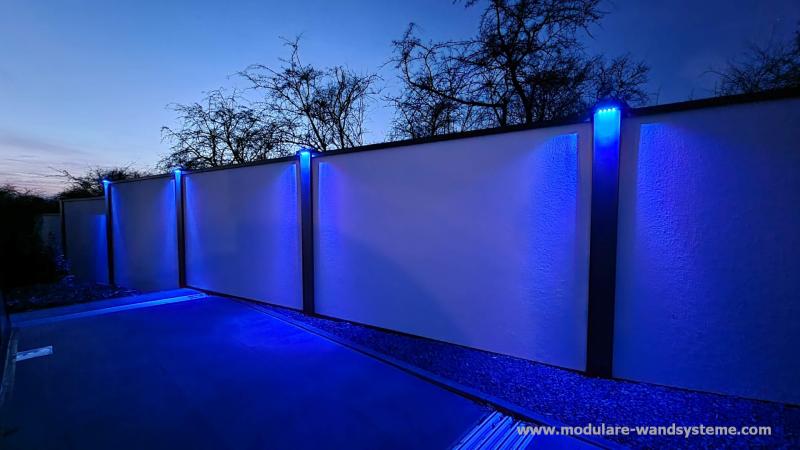 Modulare-Wandsysteme-Beleuchtung-Blau