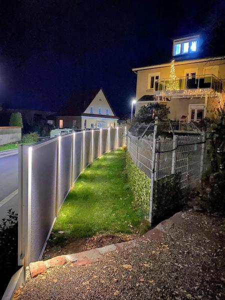 Sichtschutzwand-Modulare-Wandsysteme-mit-Beleuchtung