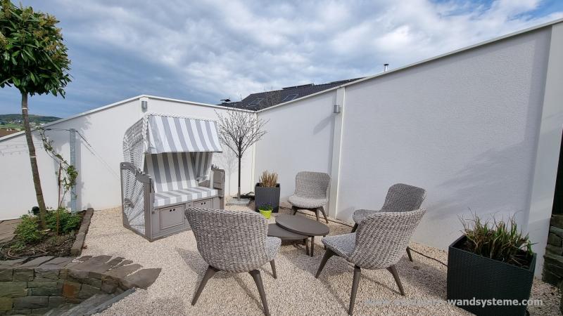 Modulare Wandsysteme moderner Sichtschutz Variante II oben schraeg Modulare-Wandsysteme-moderner-Sichtschutz-Variante-II-oben-schraeg