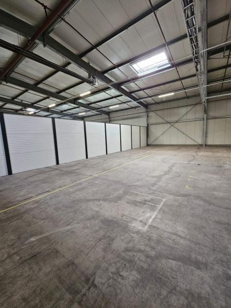 Industrie-Hallen-Abtrennung-3m-von-Modulare-Wandsysteme