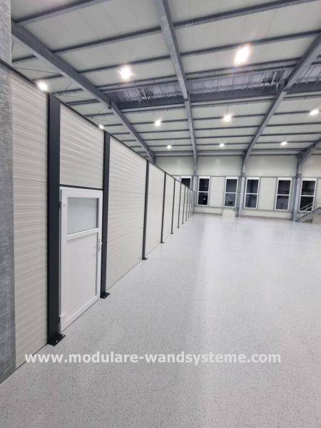 Modulare-Wandsysteme-Industie-Anwendungen-Sichtschutz-300-cm-mit-Tuere