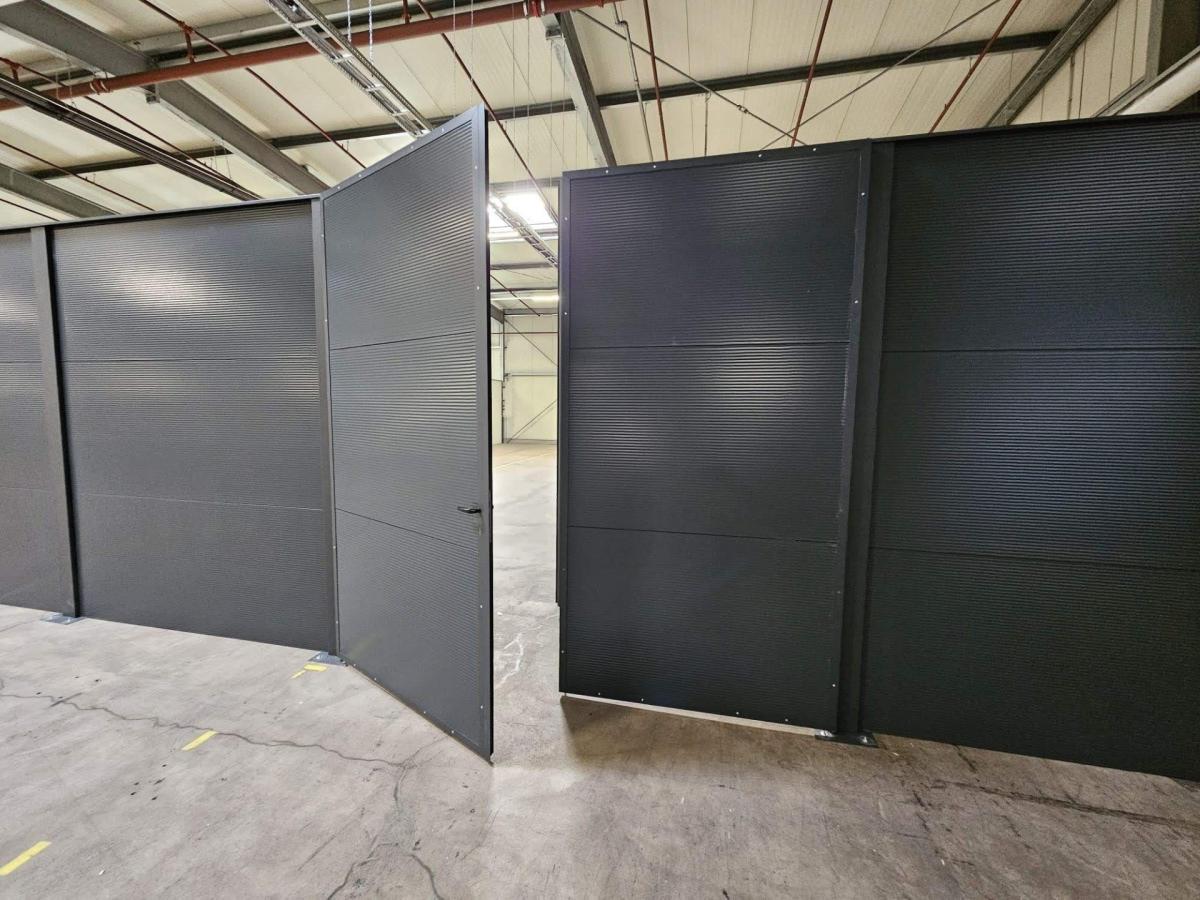 Modulare Wandsysteme Tor mit zwei Flügeln