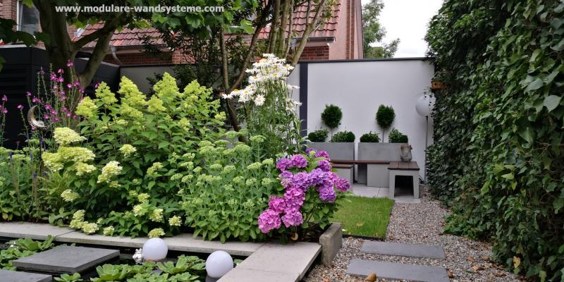 Modulare-Wandsysteme-Sichtschutz-Fertigwand-in-kleinem-Garten-240-m-Hoehe
