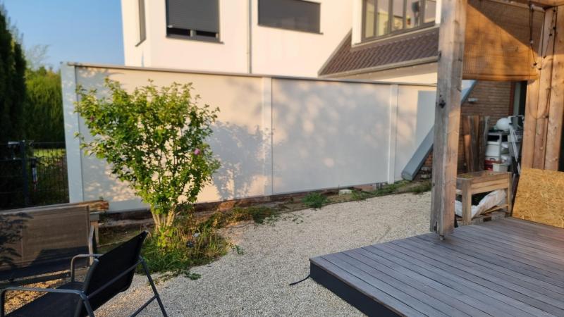 platzsparende-Sichtschutzwand-Modulare-Wandsysteme